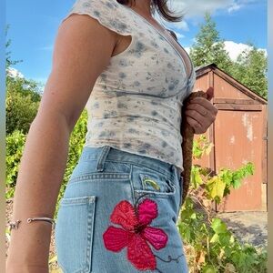 Vintage GAP Low Rise Cropped Embroidered Jeans
